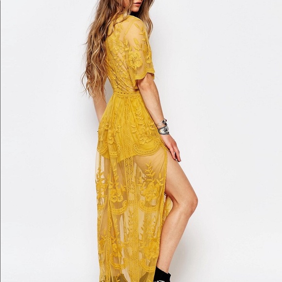 Deep-V Lace Maxi - Picture 5 of 8